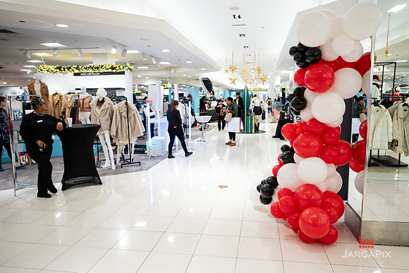 Soho_Macy's_Holiday_Activiation_2025_Roosevelt_Field-003