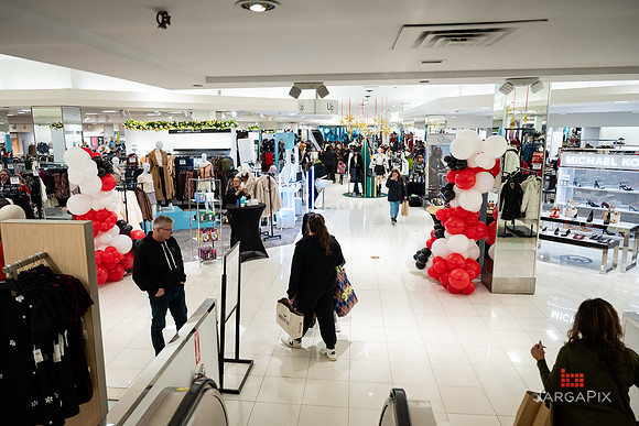 Soho_Macy's_Holiday_Activiation_2025_Roosevelt_Field-007