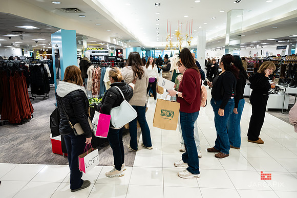 Soho_Macy's_Holiday_Activiation_2025_Roosevelt_Field-039