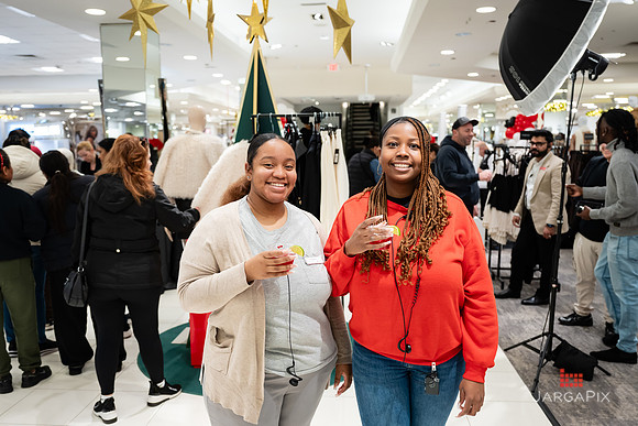 Soho_Macy's_Holiday_Activiation_2025_Roosevelt_Field-054