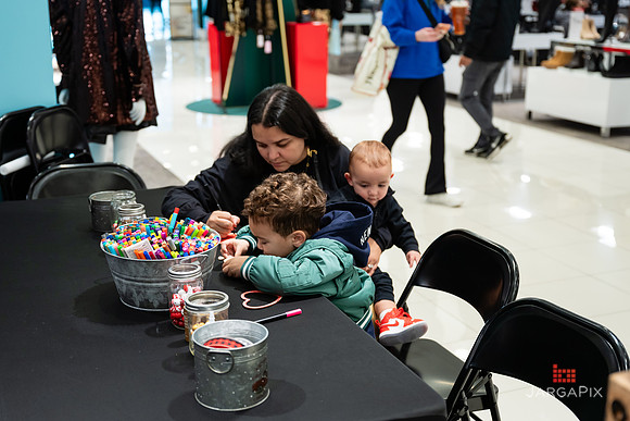 Soho_Macy's_Holiday_Activiation_2025_Roosevelt_Field-060