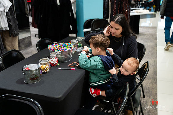 Soho_Macy's_Holiday_Activiation_2025_Roosevelt_Field-061