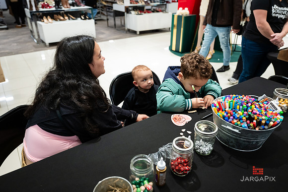 Soho_Macy's_Holiday_Activiation_2025_Roosevelt_Field-062