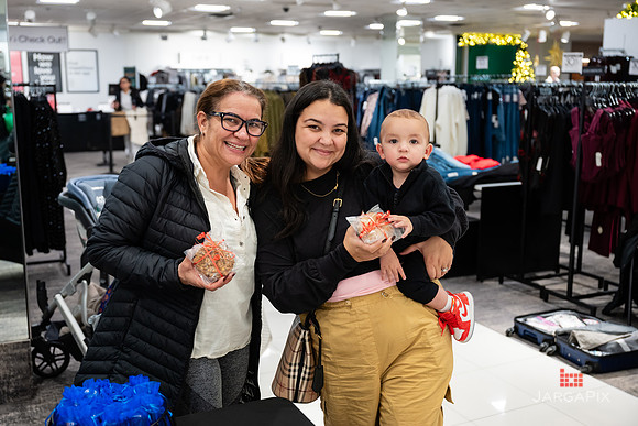 Soho_Macy's_Holiday_Activiation_2025_Roosevelt_Field-068