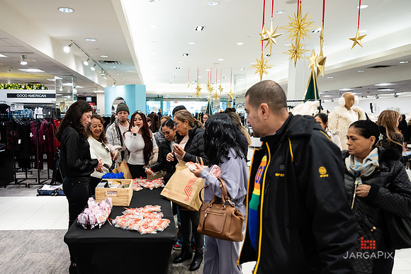 Soho_Macy's_Holiday_Activiation_2025_Roosevelt_Field-077