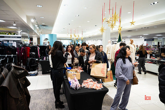 Soho_Macy's_Holiday_Activiation_2025_Roosevelt_Field-078