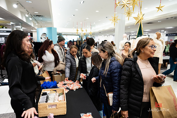 Soho_Macy's_Holiday_Activiation_2025_Roosevelt_Field-079