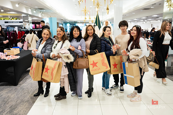 Soho_Macy's_Holiday_Activiation_2025_Roosevelt_Field-081