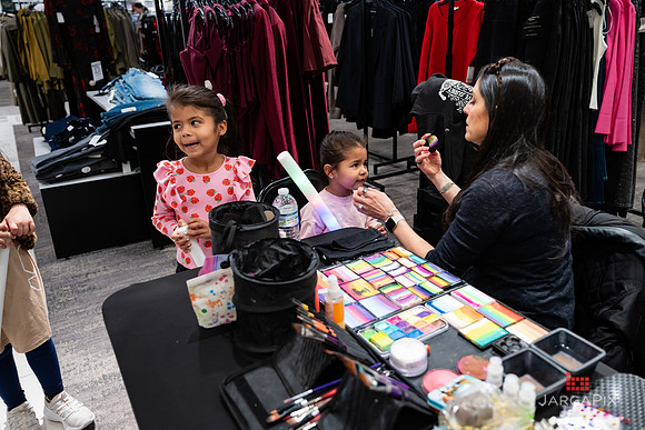 Soho_Macy's_Holiday_Activiation_2025_Roosevelt_Field-084