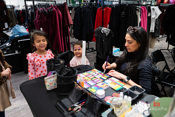 Soho_Macy's_Holiday_Activiation_2025_Roosevelt_Field-086
