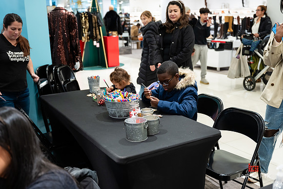 Soho_Macy's_Holiday_Activiation_2025_Roosevelt_Field-092