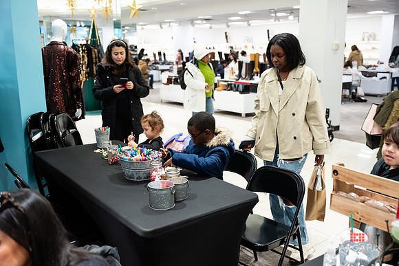 Soho_Macy's_Holiday_Activiation_2025_Roosevelt_Field-094