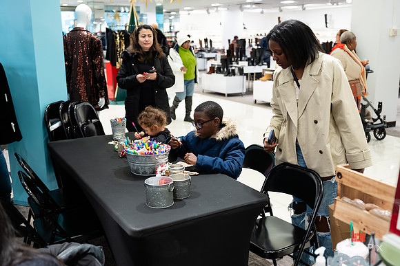 Soho_Macy's_Holiday_Activiation_2025_Roosevelt_Field-093