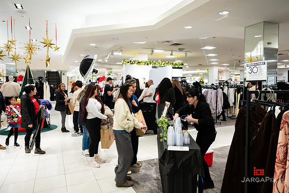 Soho_Macy's_Holiday_Activiation_2025_Roosevelt_Field-096