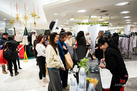 Soho_Macy's_Holiday_Activiation_2025_Roosevelt_Field-097