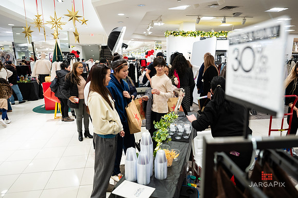 Soho_Macy's_Holiday_Activiation_2025_Roosevelt_Field-098