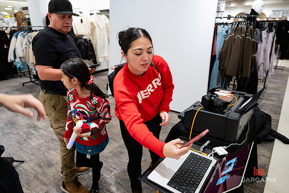 Soho_Macy's_Holiday_Activiation_2025_Roosevelt_Field-110