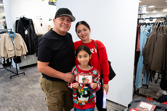 Soho_Macy's_Holiday_Activiation_2025_Roosevelt_Field-114