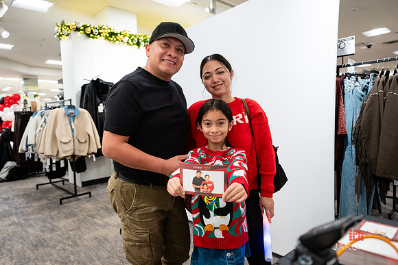 Soho_Macy's_Holiday_Activiation_2025_Roosevelt_Field-116