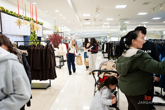 Soho_Macy's_Holiday_Activiation_2025_Roosevelt_Field-120