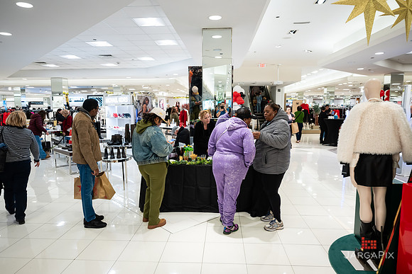 Soho_Macy's_Holiday_Activiation_2025_Roosevelt_Field-139