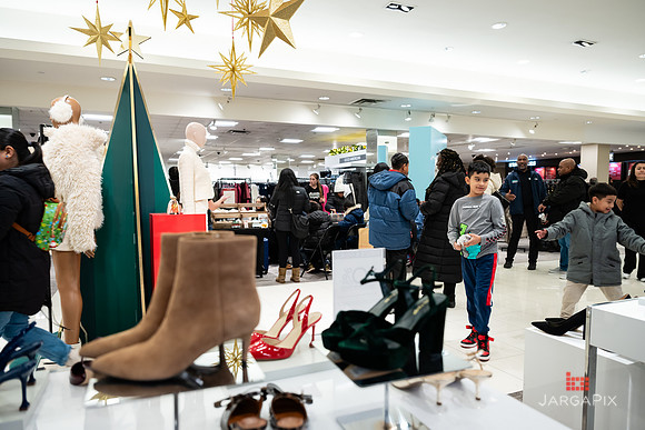 Soho_Macy's_Holiday_Activiation_2025_Roosevelt_Field-148