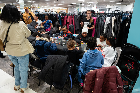 Soho_Macy's_Holiday_Activiation_2025_Roosevelt_Field-151