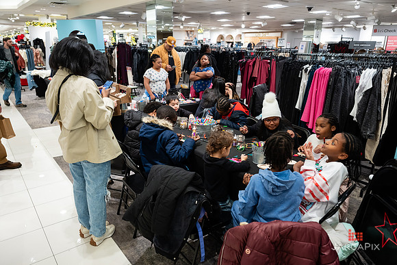 Soho_Macy's_Holiday_Activiation_2025_Roosevelt_Field-152