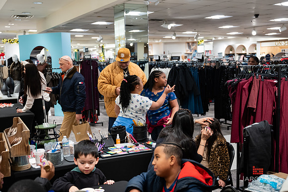 Soho_Macy's_Holiday_Activiation_2025_Roosevelt_Field-162