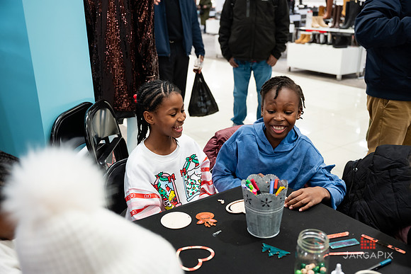 Soho_Macy's_Holiday_Activiation_2025_Roosevelt_Field-173