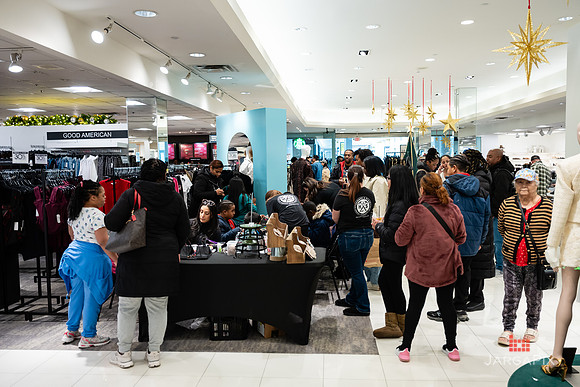 Soho_Macy's_Holiday_Activiation_2025_Roosevelt_Field-183