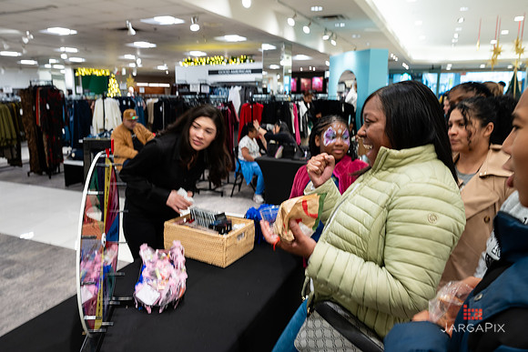 Soho_Macy's_Holiday_Activiation_2025_Roosevelt_Field-197