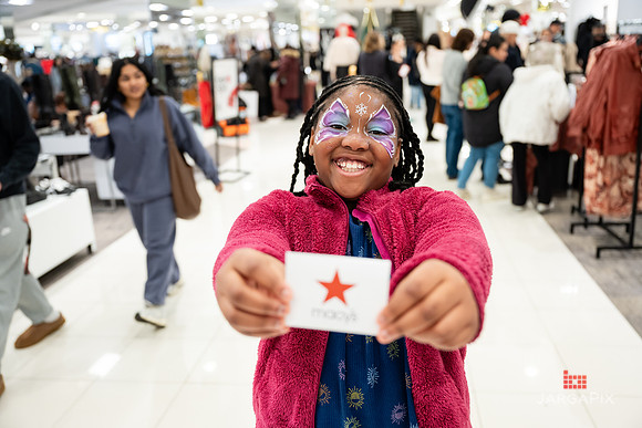 Soho_Macy's_Holiday_Activiation_2025_Roosevelt_Field-199