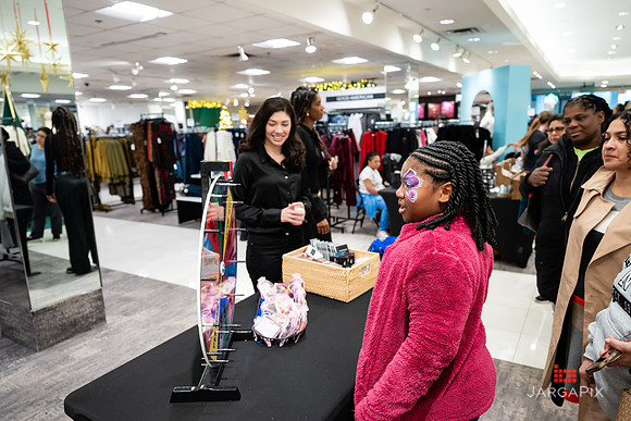 Soho_Macy's_Holiday_Activiation_2025_Roosevelt_Field-198