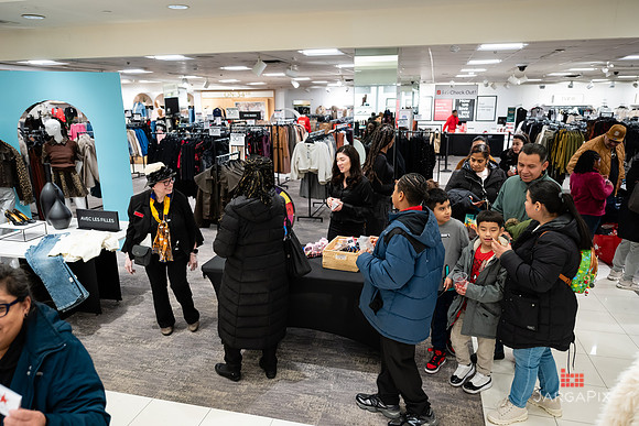 Soho_Macy's_Holiday_Activiation_2025_Roosevelt_Field-206