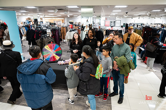 Soho_Macy's_Holiday_Activiation_2025_Roosevelt_Field-208