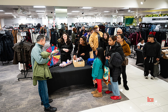 Soho_Macy's_Holiday_Activiation_2025_Roosevelt_Field-216