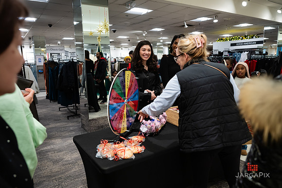 Soho_Macy's_Holiday_Activiation_2025_Roosevelt_Field-233