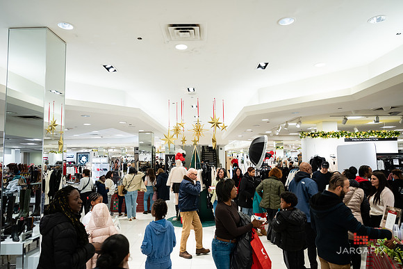 Soho_Macy's_Holiday_Activiation_2025_Roosevelt_Field-241