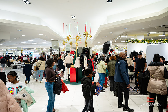 Soho_Macy's_Holiday_Activiation_2025_Roosevelt_Field-240