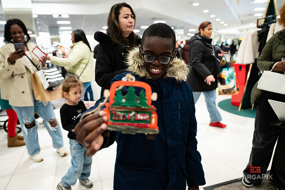 Soho_Macy's_Holiday_Activiation_2025_Roosevelt_Field-238