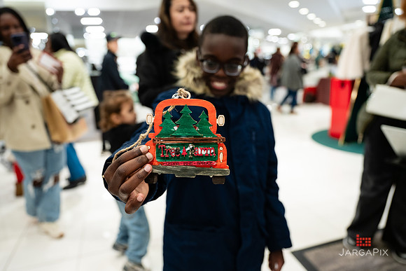Soho_Macy's_Holiday_Activiation_2025_Roosevelt_Field-239