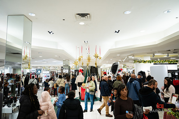 Soho_Macy's_Holiday_Activiation_2025_Roosevelt_Field-242