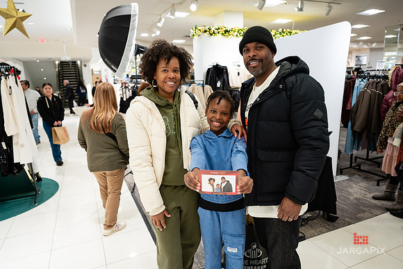 Soho_Macy's_Holiday_Activiation_2025_Roosevelt_Field-261