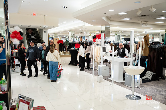 Soho_Macy's_Holiday_Activiation_2025_Roosevelt_Field-271