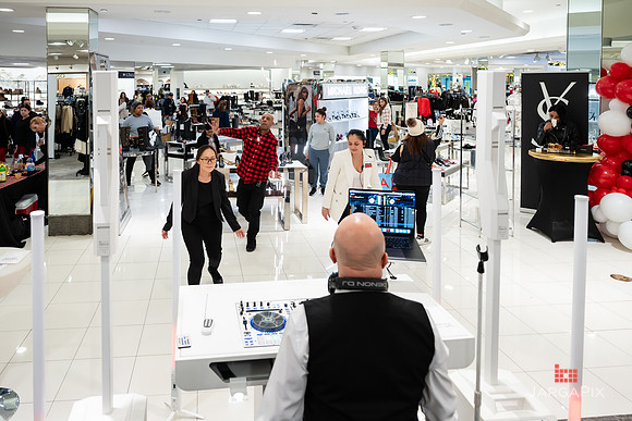 Soho_Macy's_Holiday_Activiation_2025_Roosevelt_Field-291