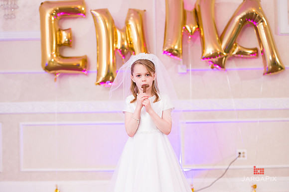 Emma_Communion-300