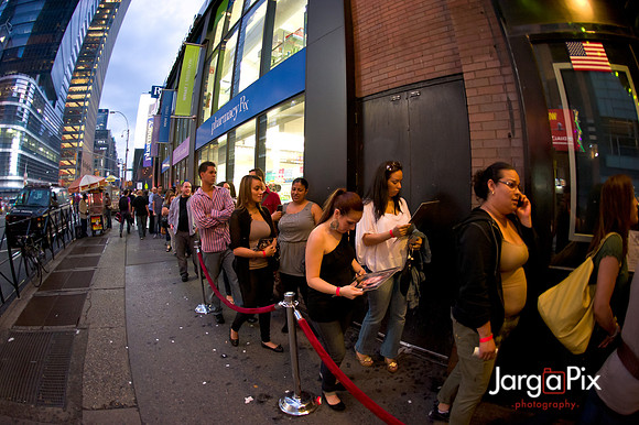 Yannis_Pappis_&_Mauricia_Times_Square_Comedy-016