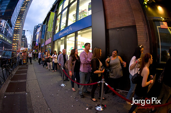 Yannis_Pappis_&_Mauricia_Times_Square_Comedy-017