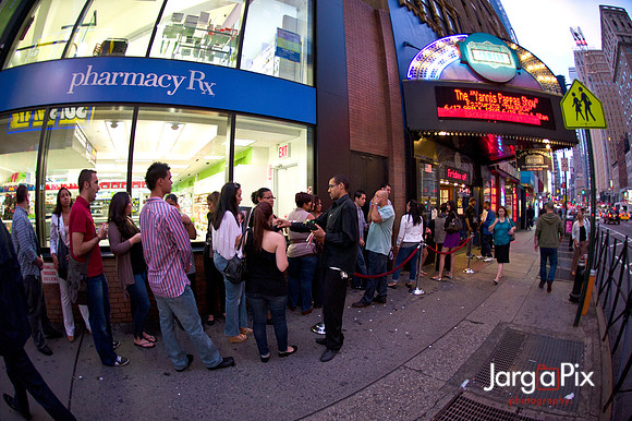 Yannis_Pappis_&_Mauricia_Times_Square_Comedy-009